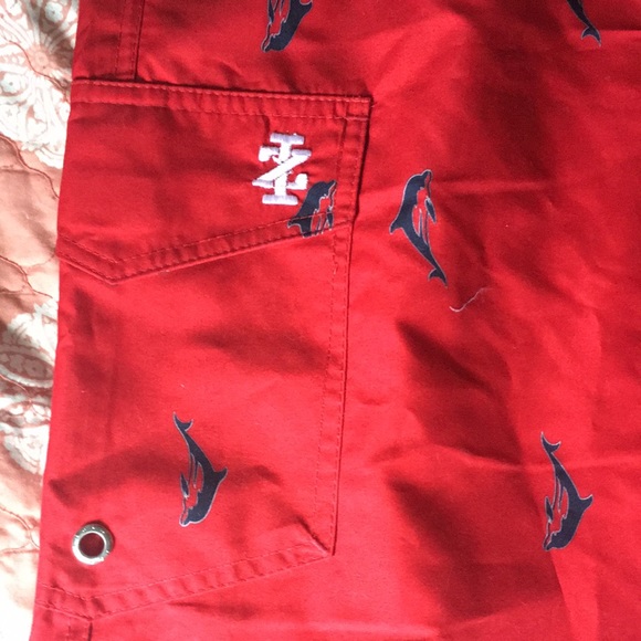 IZOD BOARD SHORTS BATHING SUIT TRUNKS RED MENS SIZE LARGE L DOLPHIN PRINT NEW ! - Picture 4 of 5